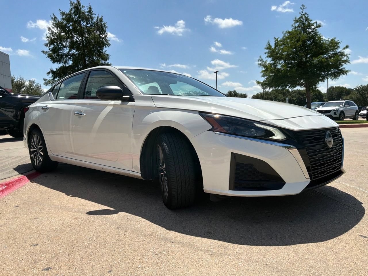 Used 2025 Nissan Altima 2.5 SV FWD image 4