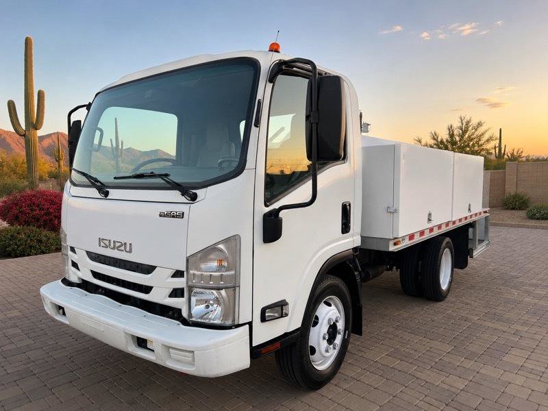 Used 2018 Isuzu NPR RWD image 3