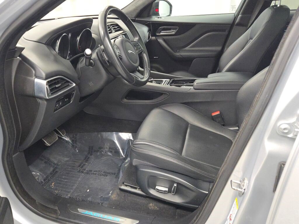 Used 2019 Jaguar F-PACE Premium image 27