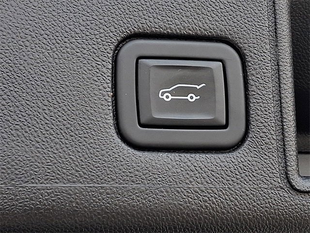 Used 2024 GMC Terrain SLT image 30