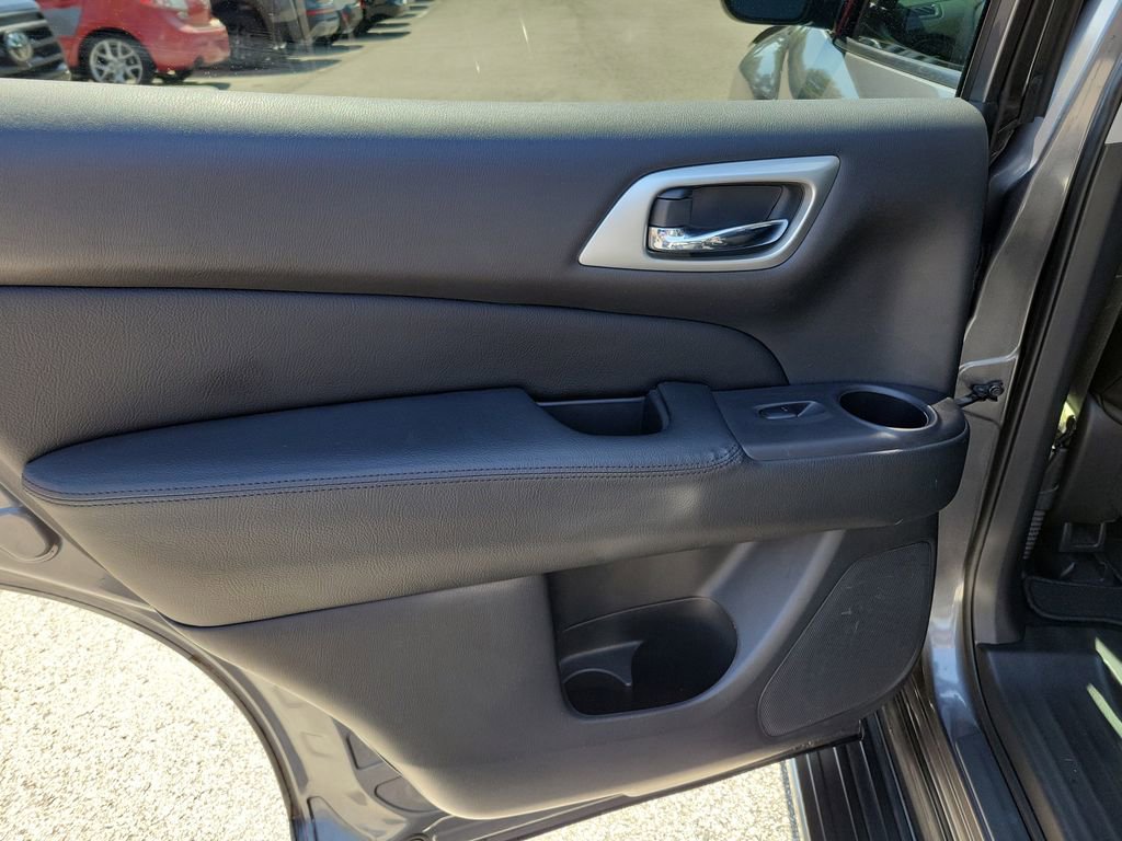 Used 2017 Nissan Pathfinder SV image 14