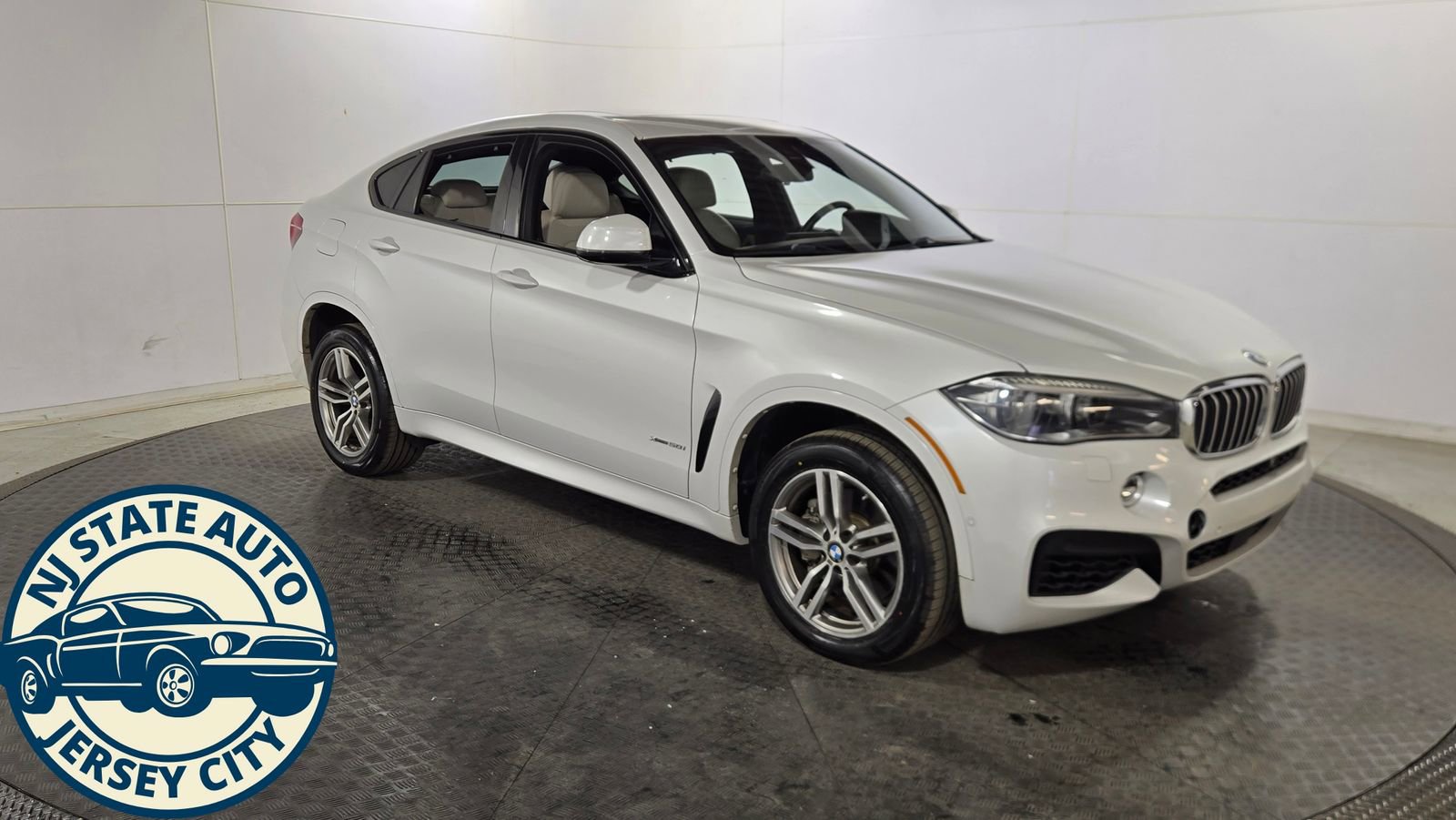 Used 2017 BMW X6 xDrive50i w/ Executive Package image 1