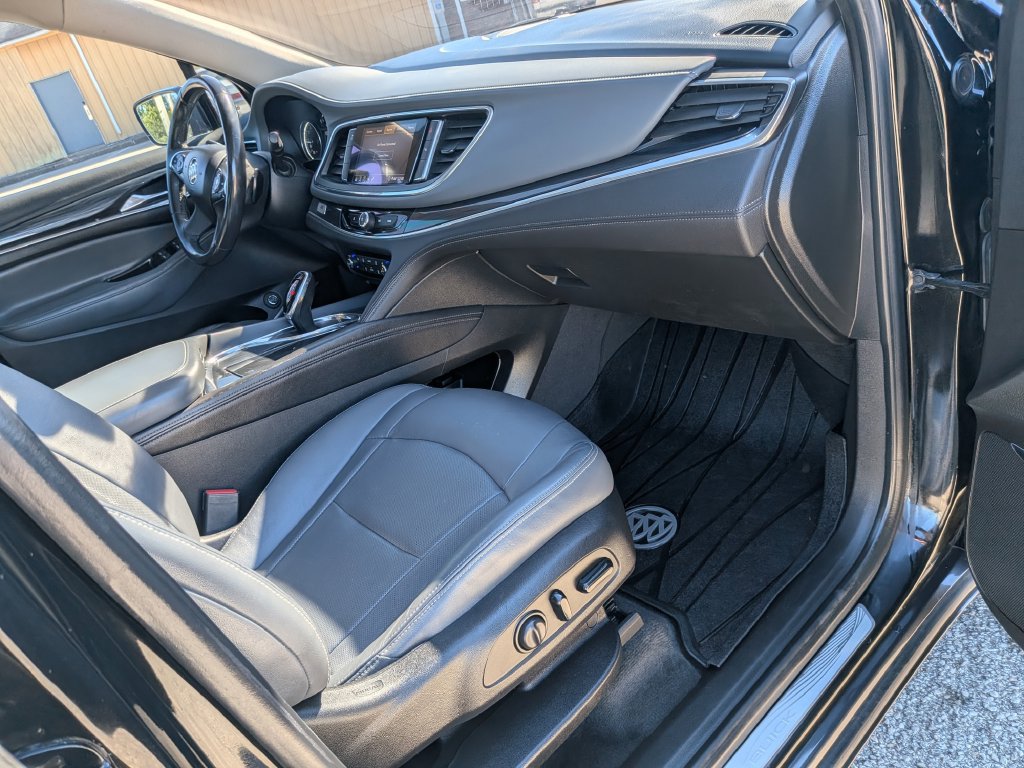 Used 2020 Buick Enclave Essence FWD image 24