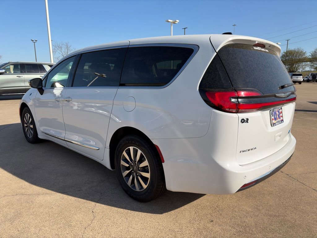 Used 2023 Chrysler Pacifica Limited FWD image 7