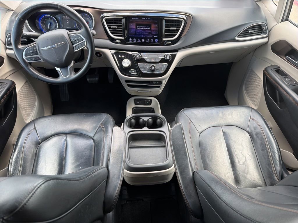 Used 2017 Chrysler Pacifica Touring-L image 16
