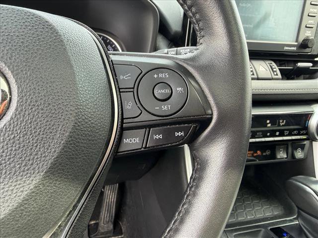 Used 2020 Toyota RAV4 XLE Premium image 16