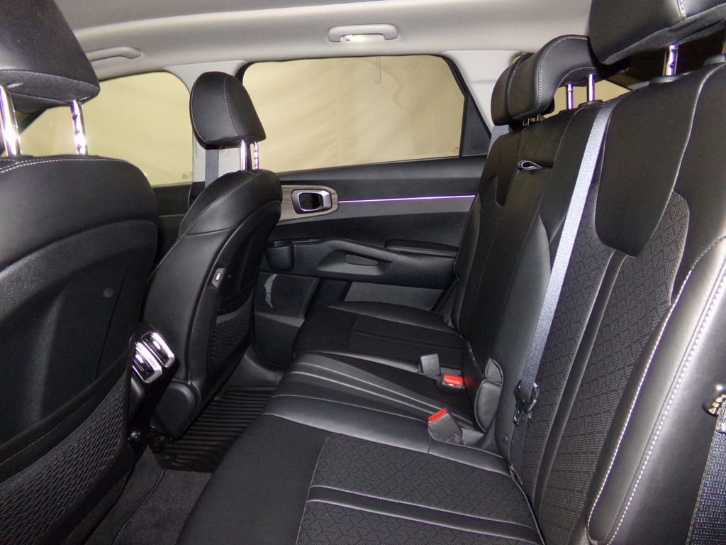Used 2023 Kia Sorento S w/ Panoramic Sunroof Package image 14