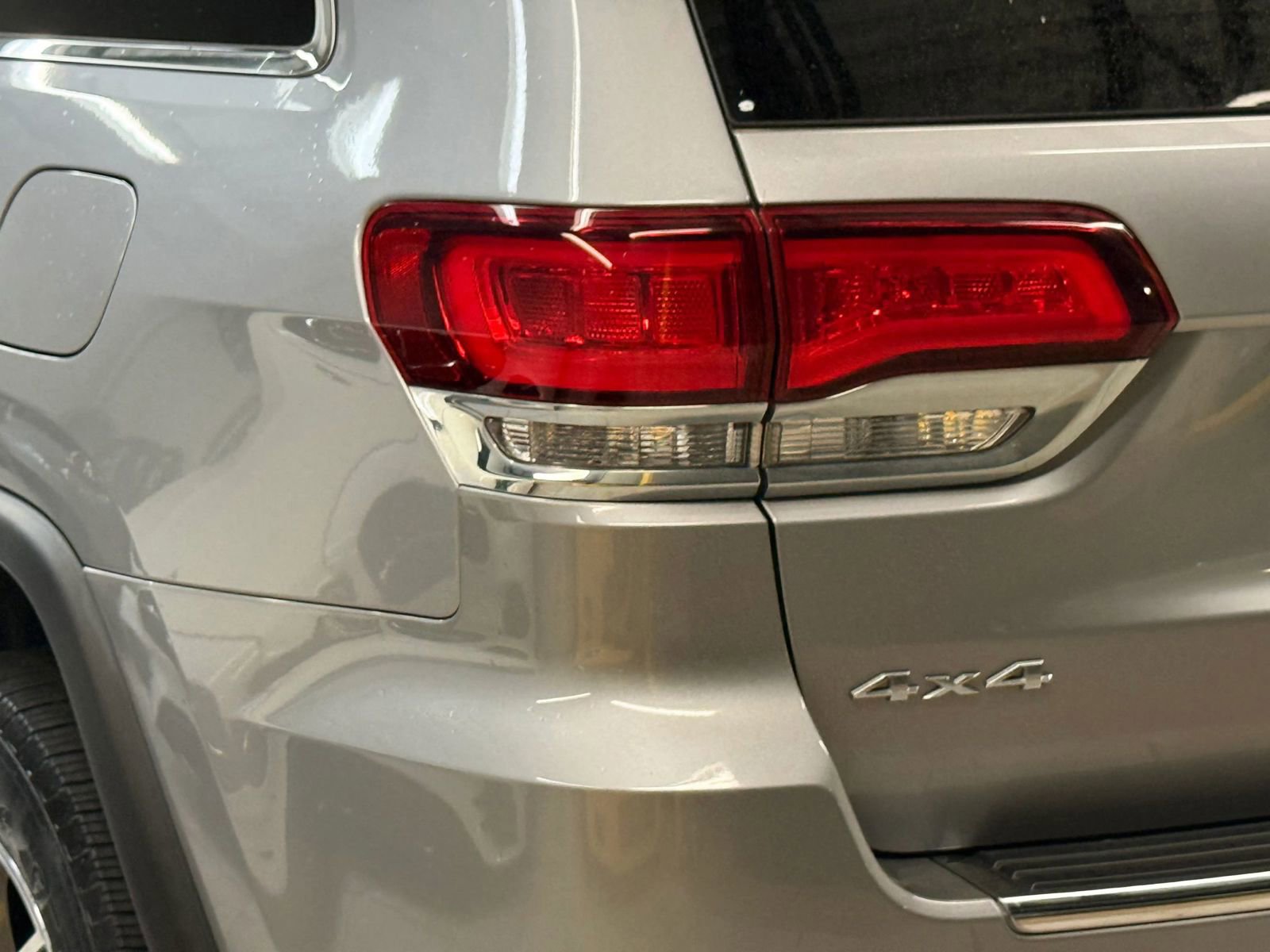 Used 2020 Jeep Grand Cherokee Limited AWD/4WD image 12