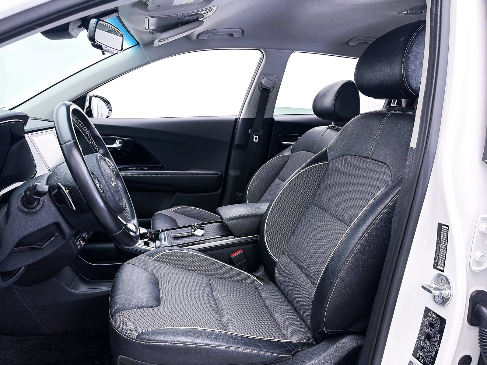 Certified 2022 Kia Niro EX FWD image 17