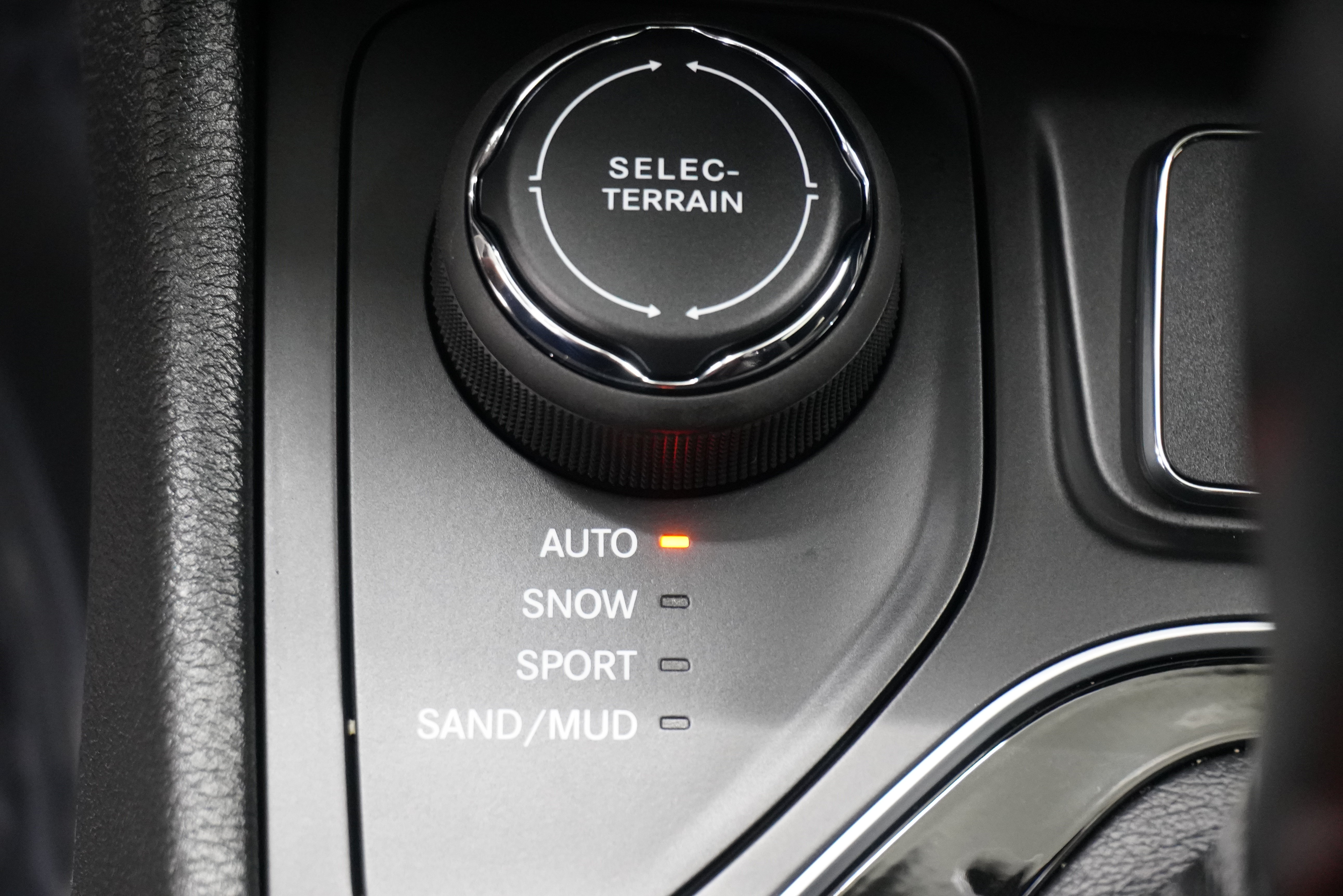 Used 2023 Jeep Cherokee Altitude Lux w/ Lux Elite Package AWD/4WD image 24