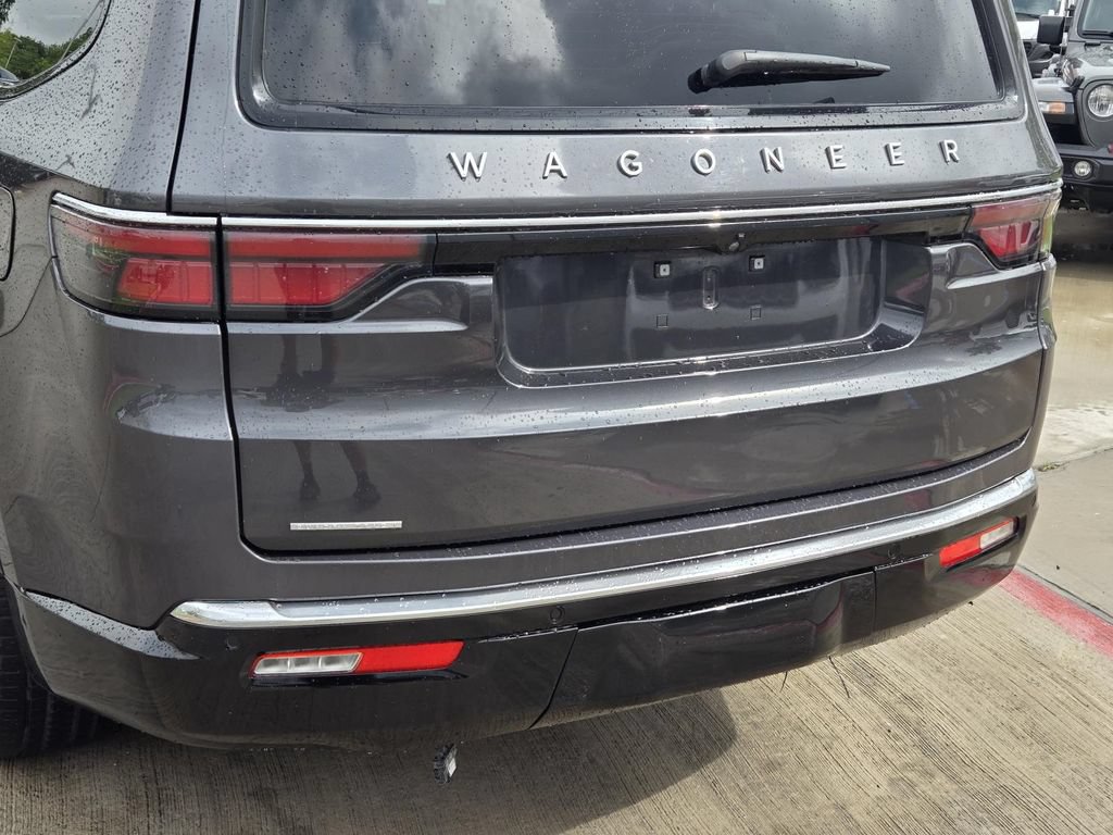 Used 2023 Jeep Wagoneer 4WD w/ Premium Group I image 10