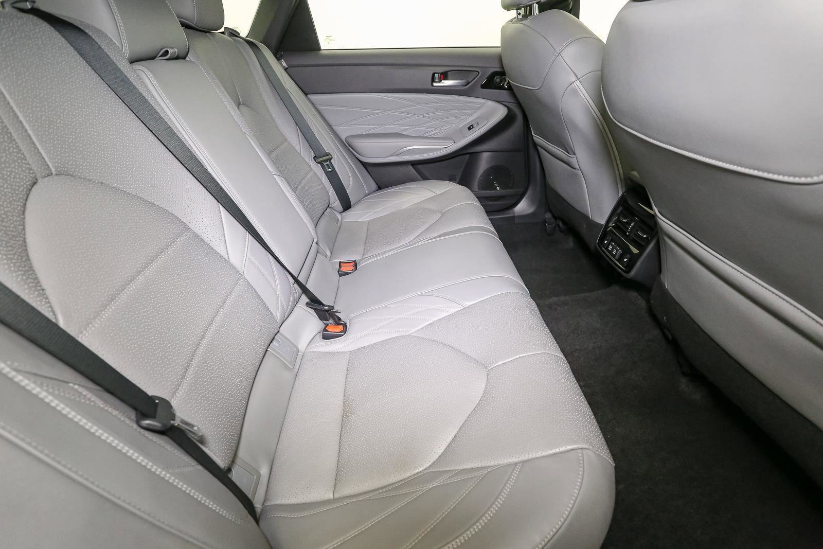 Used 2019 Toyota Avalon Limited w/ Advanced Safety Package FWD image 24