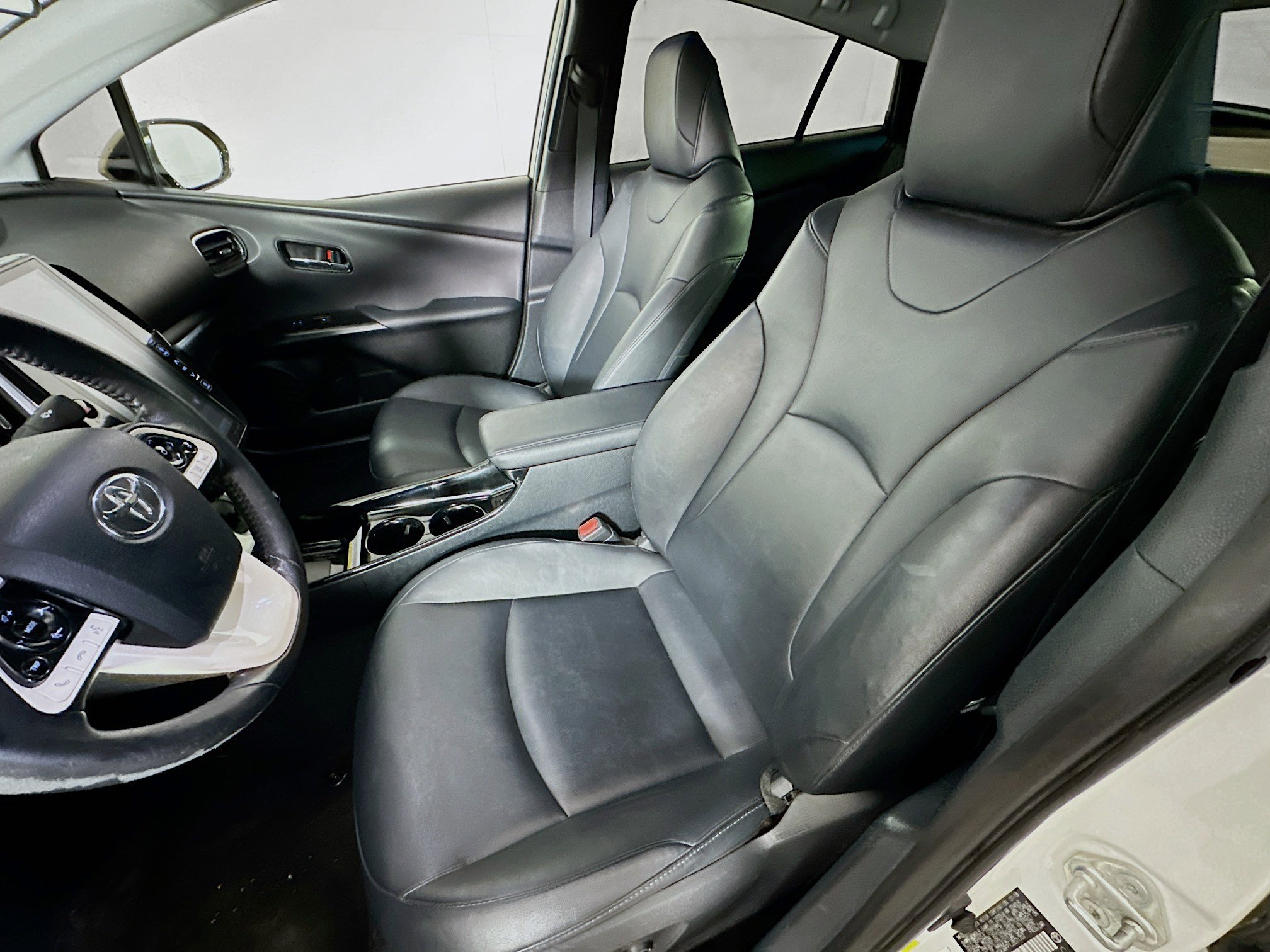 Used 2018 Toyota Prius Prime Premium FWD image 13