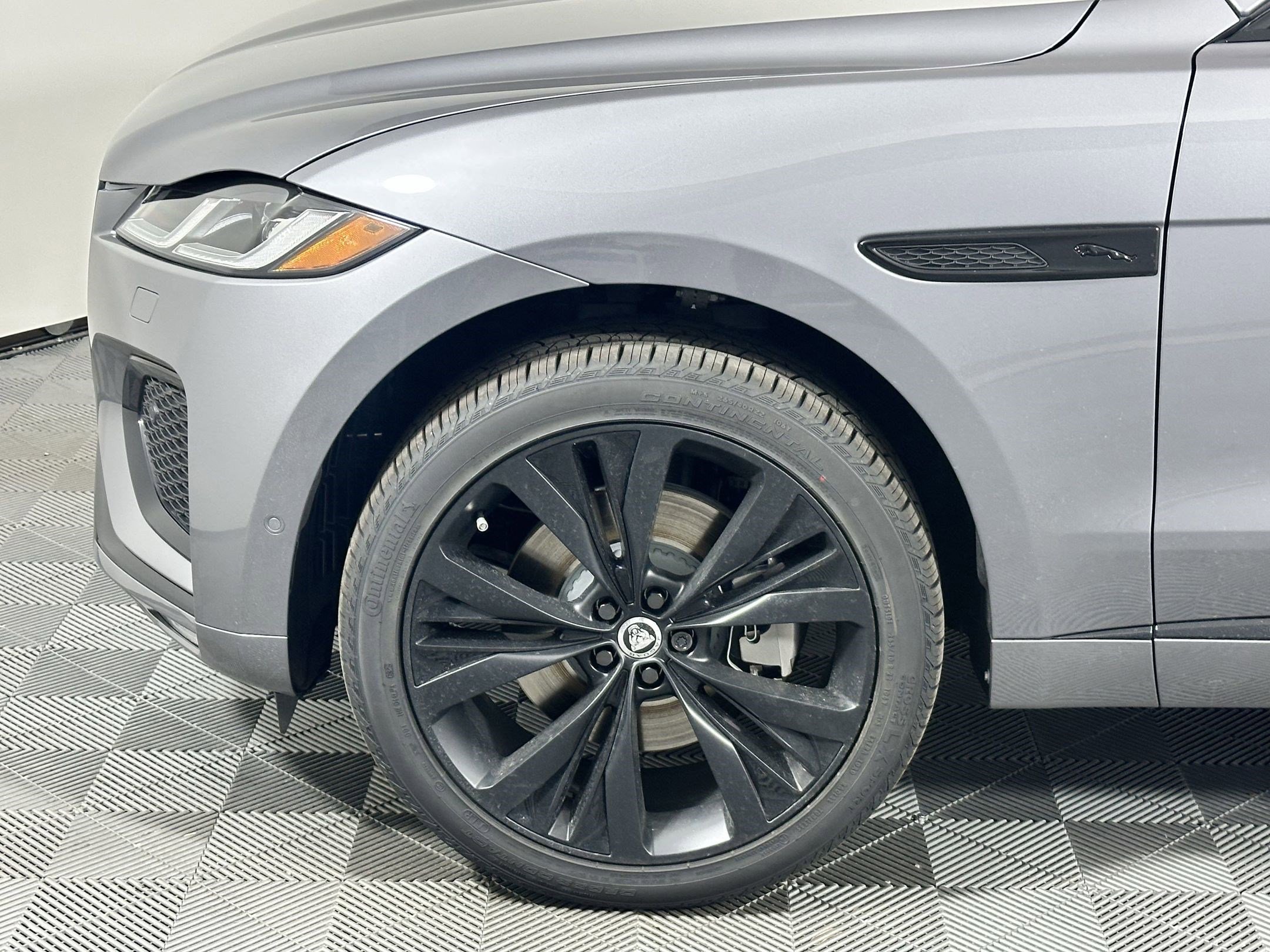 New 2026 Jaguar F-PACE R-Dynamic S image 9