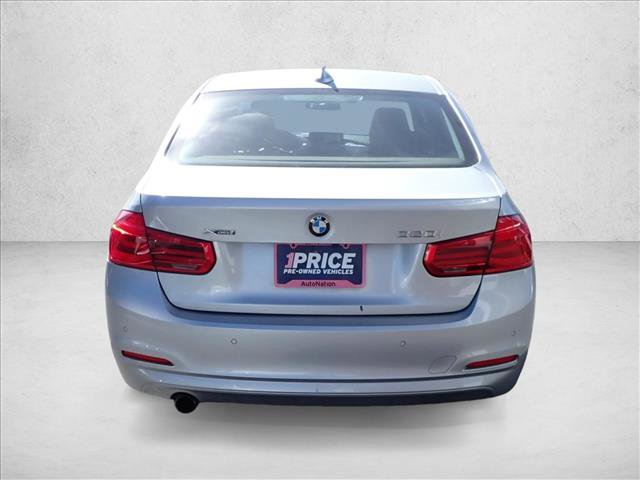 Used 2017 BMW 320i xDrive Sedan image 3