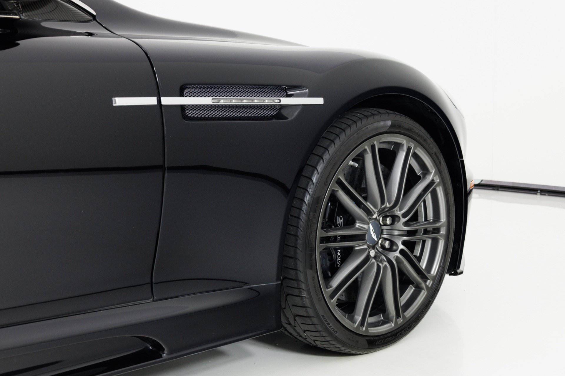 Used 2009 Aston Martin DBS Coupe RWD image 56