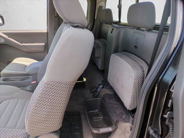 Used 2014 Nissan Frontier SV w/ SV Value Truck Package AWD/4WD image 19