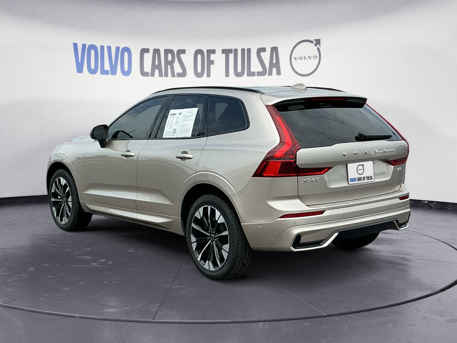 Used 2026 Volvo XC60 B5 Plus w/ Protection Package Premier AWD/4WD image 3