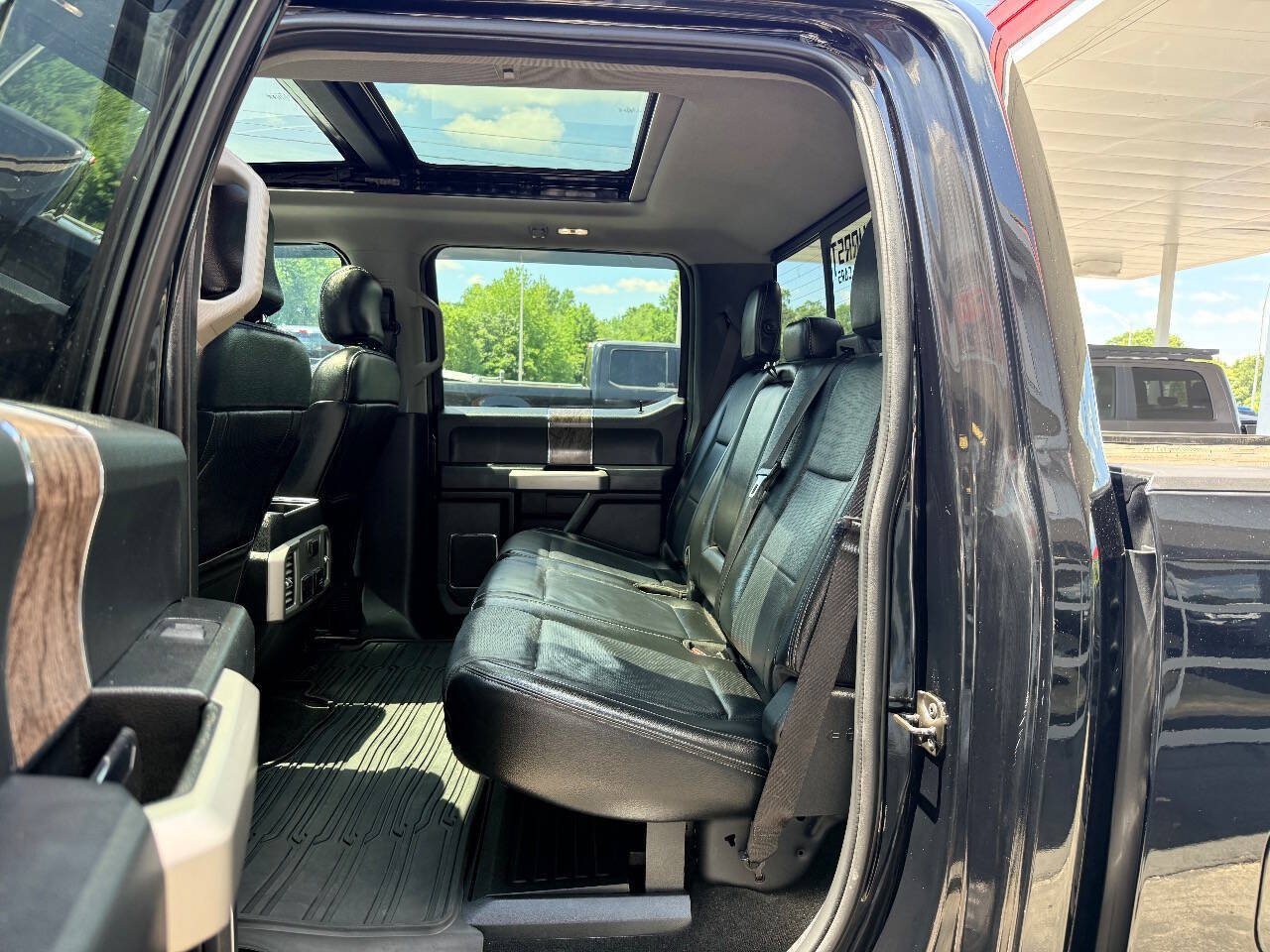 Used 2017 Ford F350 Lariat w/ Lariat Ultimate Package AWD/4WD image 31