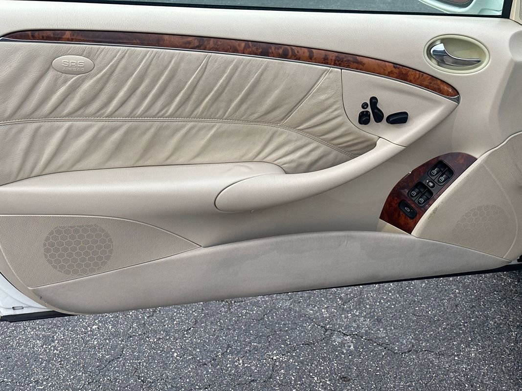 Used 2004 Mercedes-Benz CLK 320 image 17