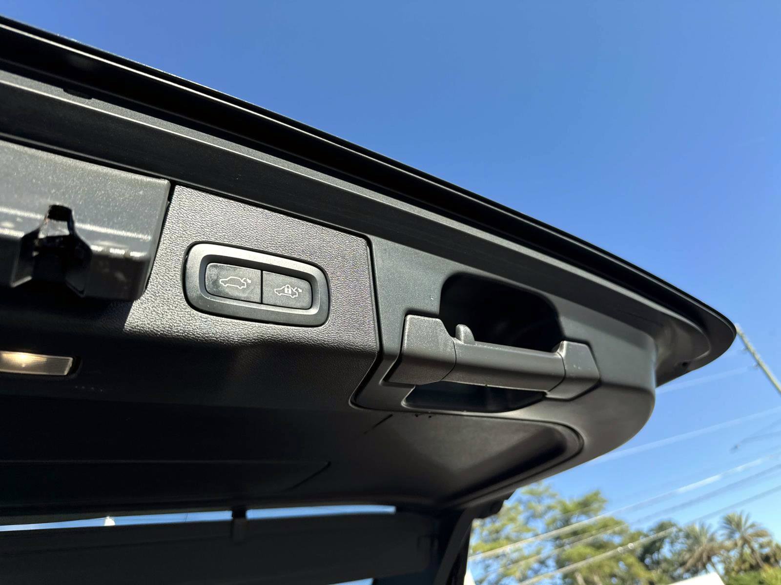 Used 2022 Volvo XC60 B5 Inscription w/ Advanced Package image 14