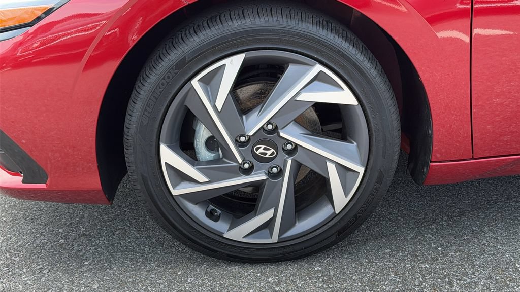 Used 2025 Hyundai Elantra Limited w/ Cargo Package FWD image 8