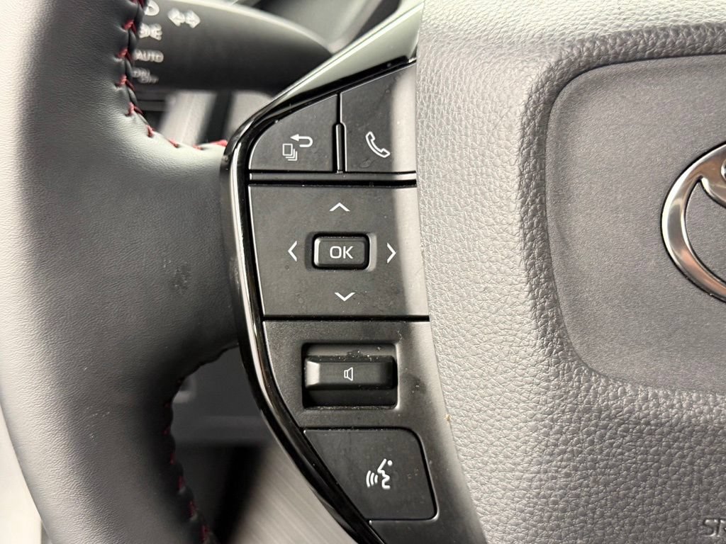 Certified 2025 Toyota Prius Plug-In Hybrid FWD image 26