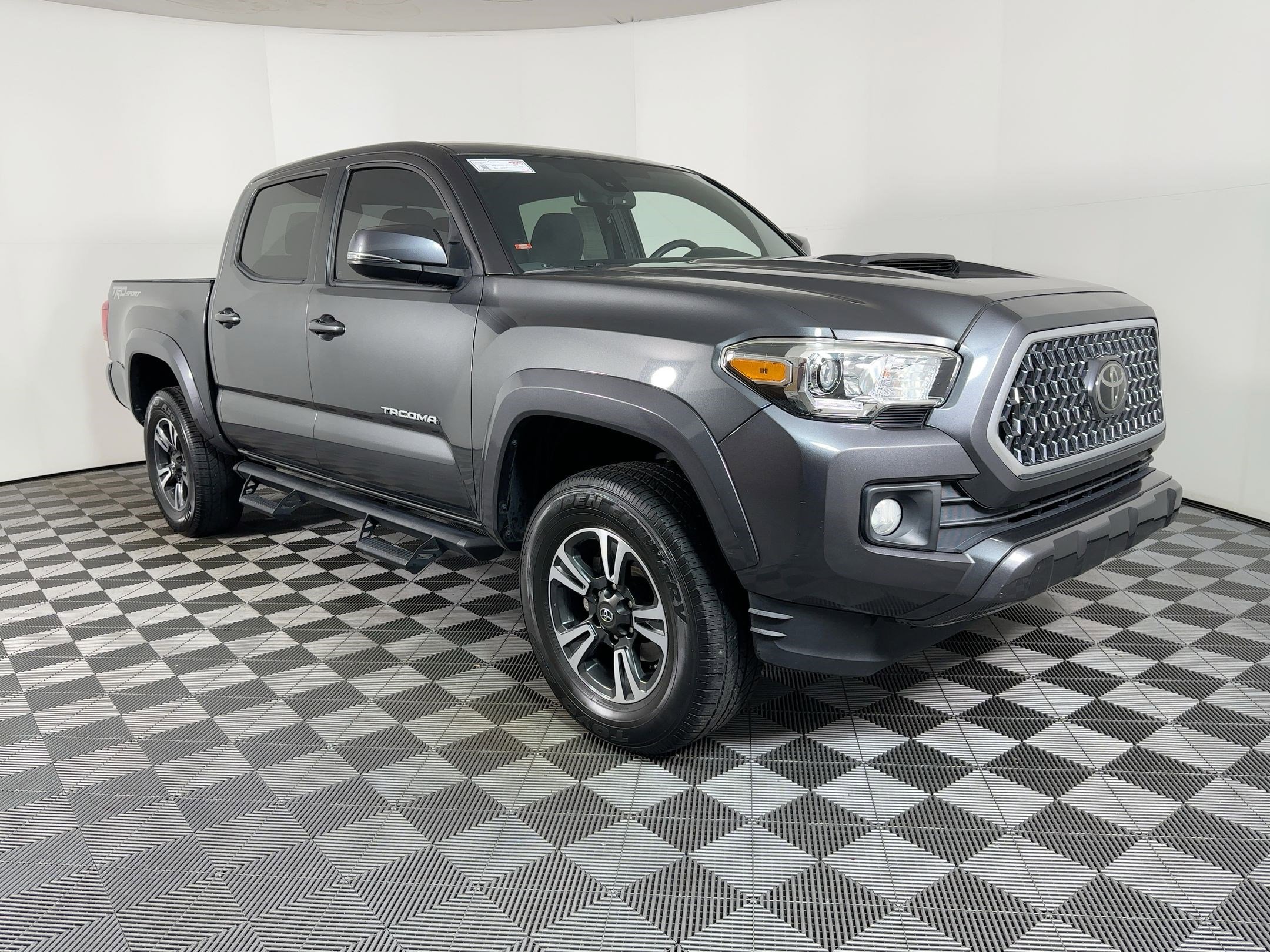 Used 2019 Toyota Tacoma TRD Sport image 5