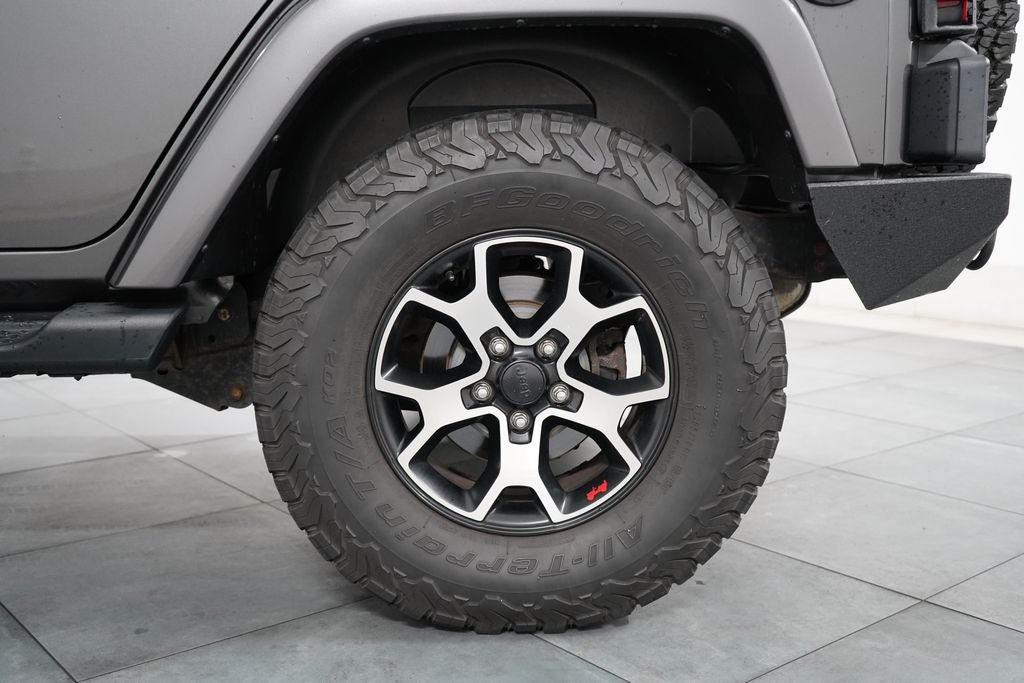 Used 2014 Jeep Wrangler Unlimited Sahara w/ Connectivity Group AWD/4WD image 31