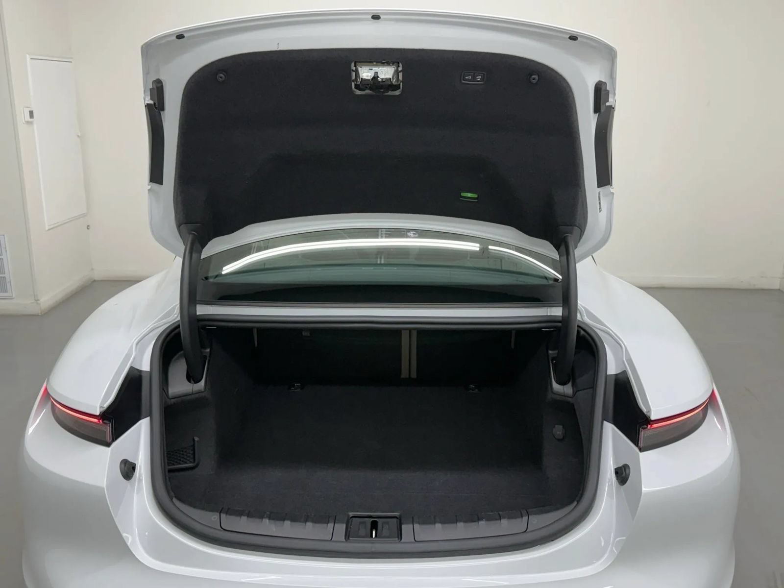 Used 2021 Porsche Taycan RWD image 44