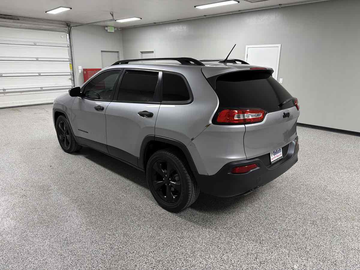 Used 2017 Jeep Cherokee Altitude image 5