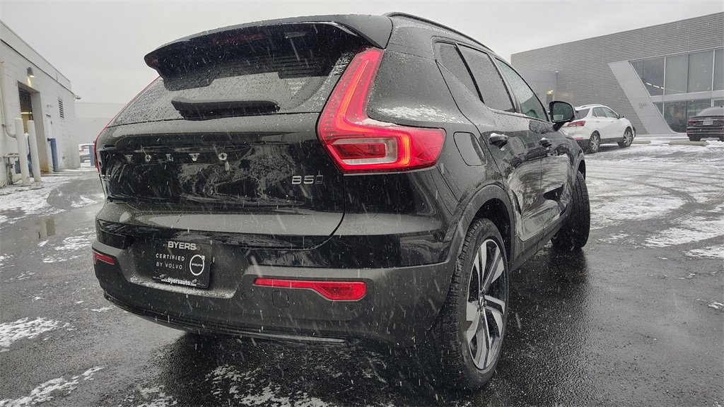 Used 2024 Volvo XC40 B5 Plus w/ Protection Package Premier image 3