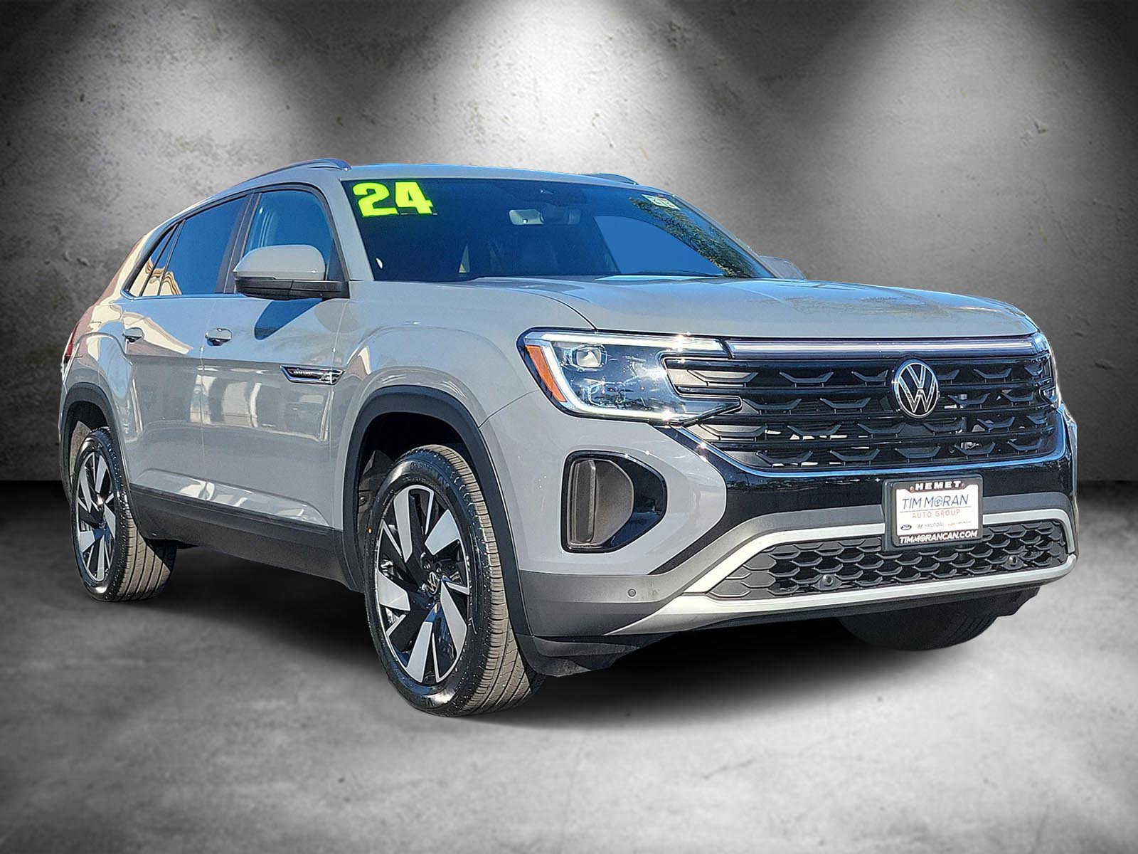Used 2024 Volkswagen Atlas Cross Sport SE FWD image 2