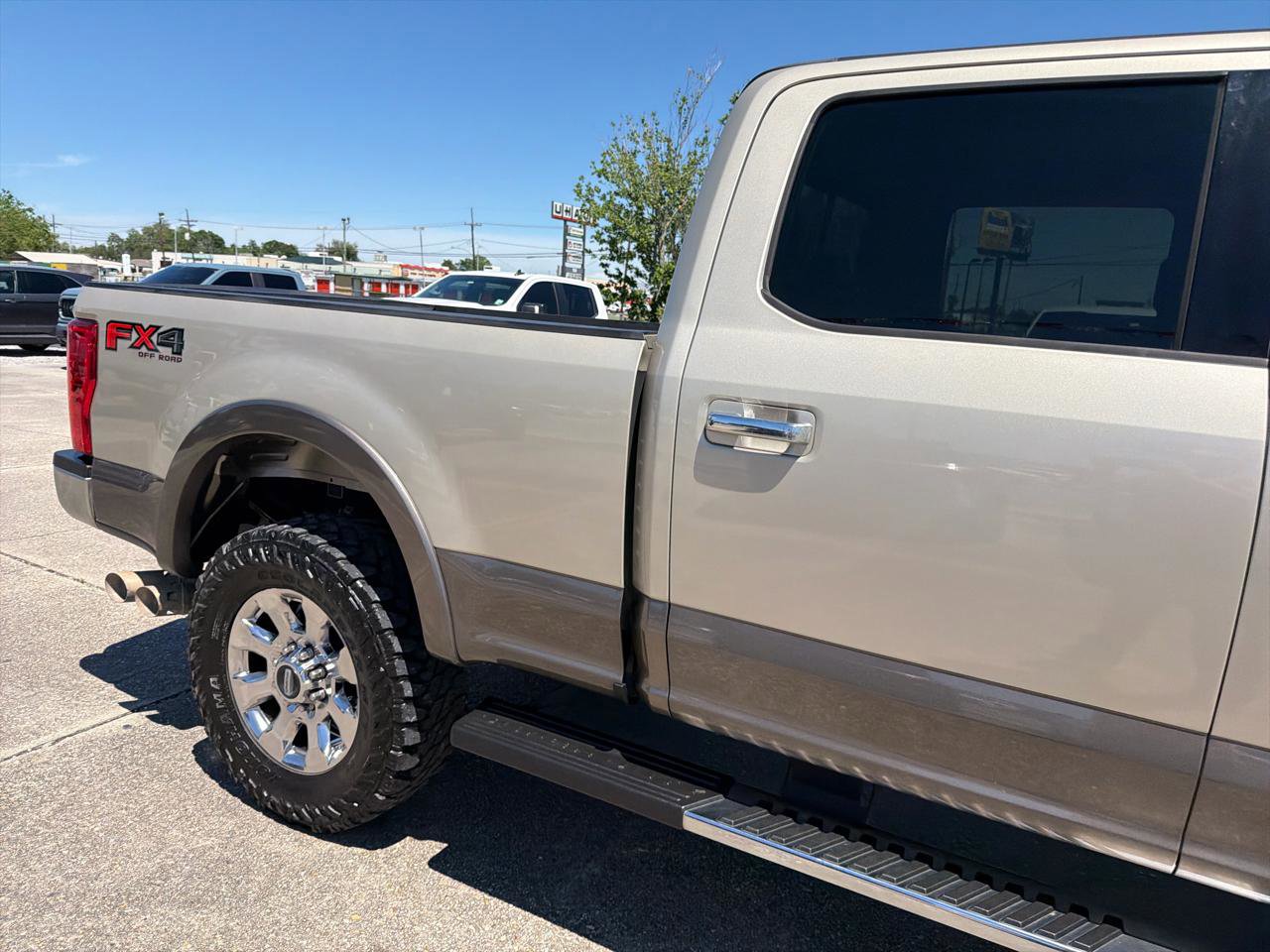 Used 2018 Ford F250 Lariat w/ Chrome Package image 9