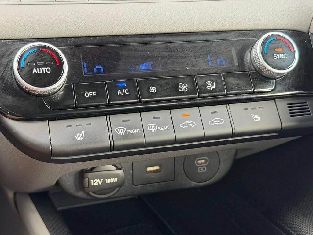 Used 2025 Hyundai Elantra SEL FWD image 22