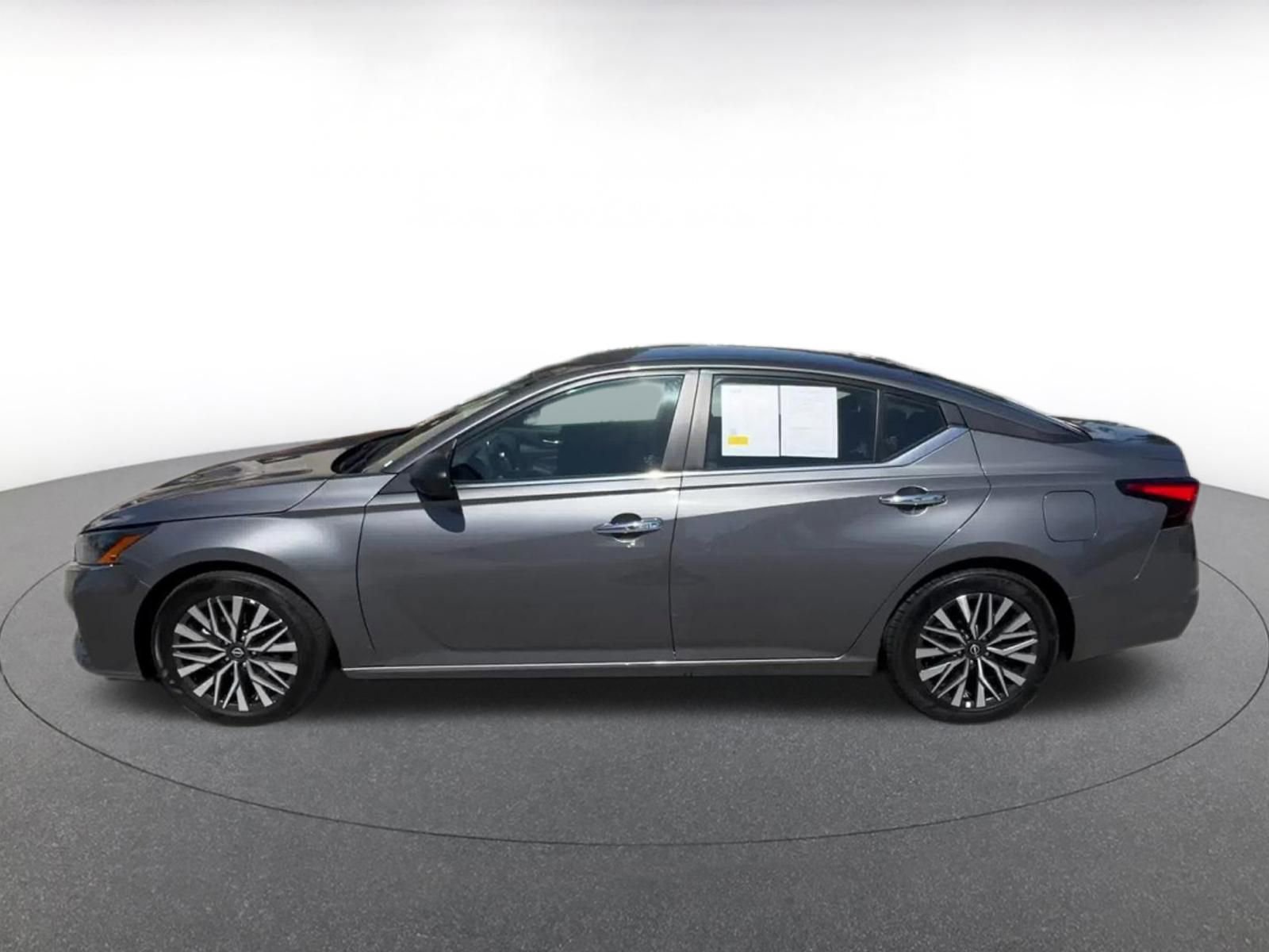 Used 2025 Nissan Altima 2.5 SV image 9