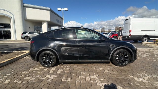 Used 2021 Tesla Model Y Long Range image 2