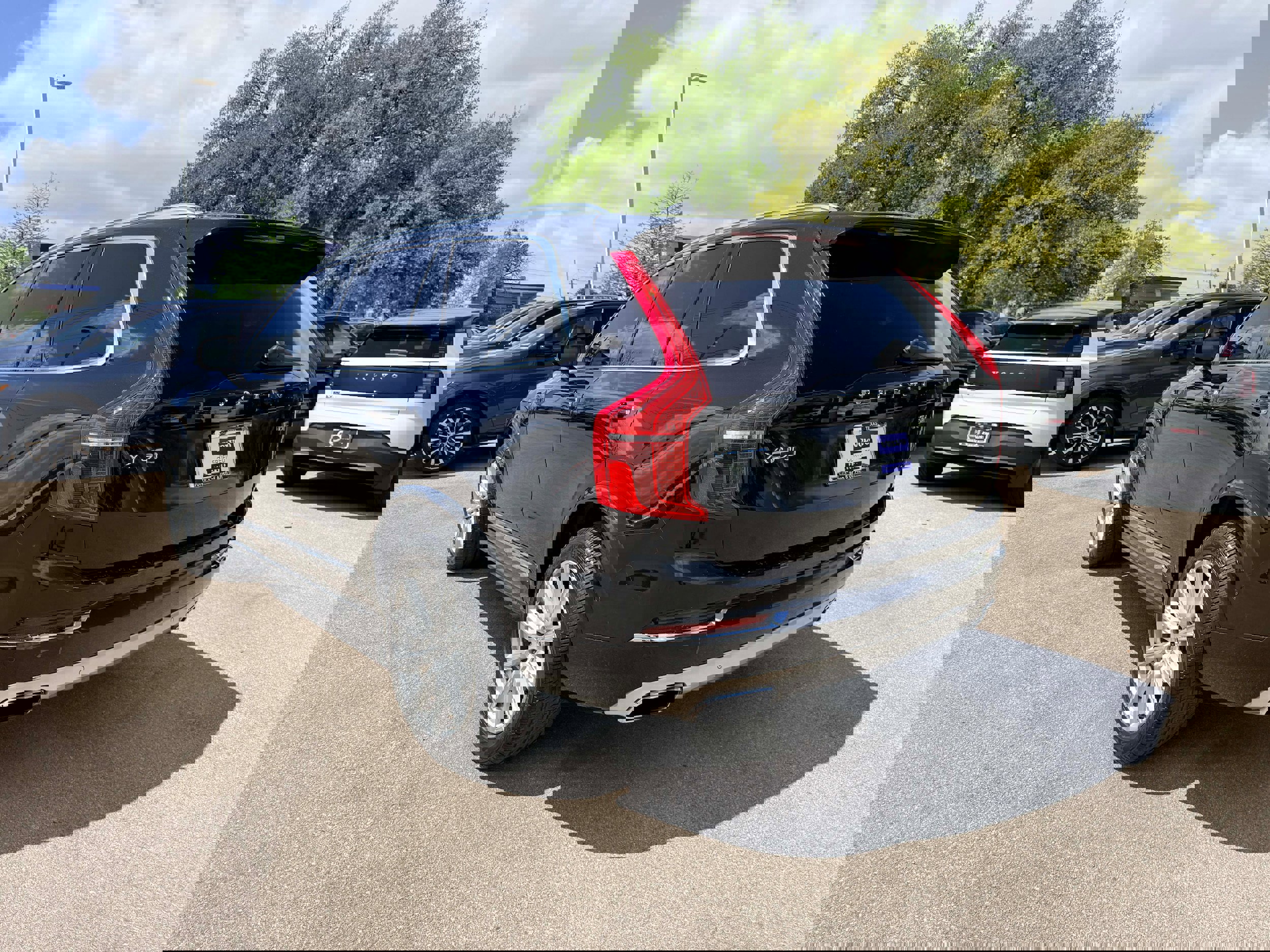 Used 2016 Volvo XC90 T8 Inscription w/ Vision Package image 4