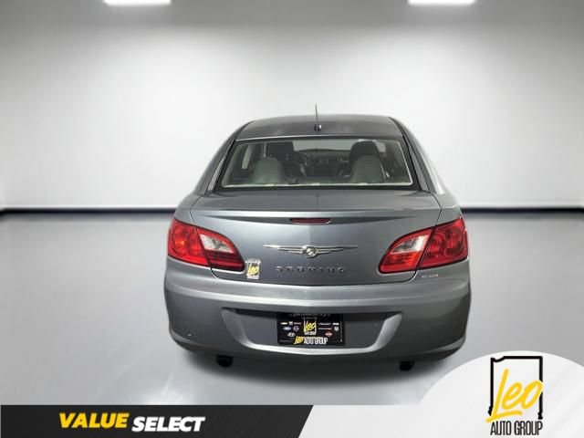 Used 2010 Chrysler Sebring Touring w/ Hands-Free Convenience Group FWD image 6