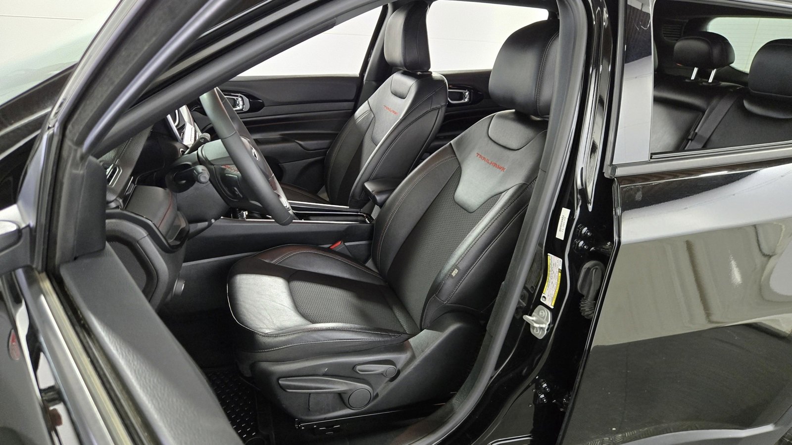 Used 2024 Jeep Compass Trailhawk image 21