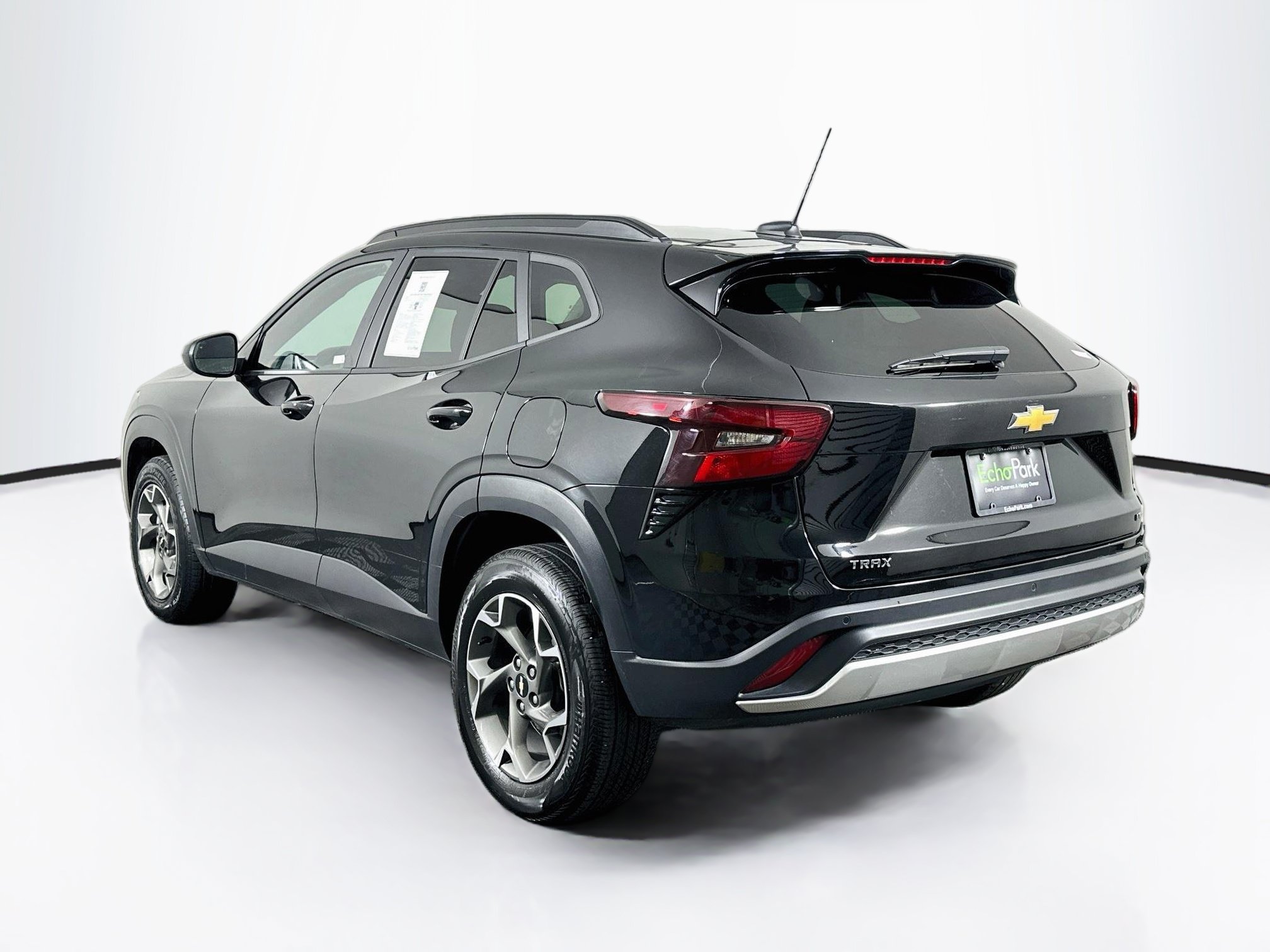 Used 2024 Chevrolet Trax LT w/ Driver Confidence Package FWD image 5