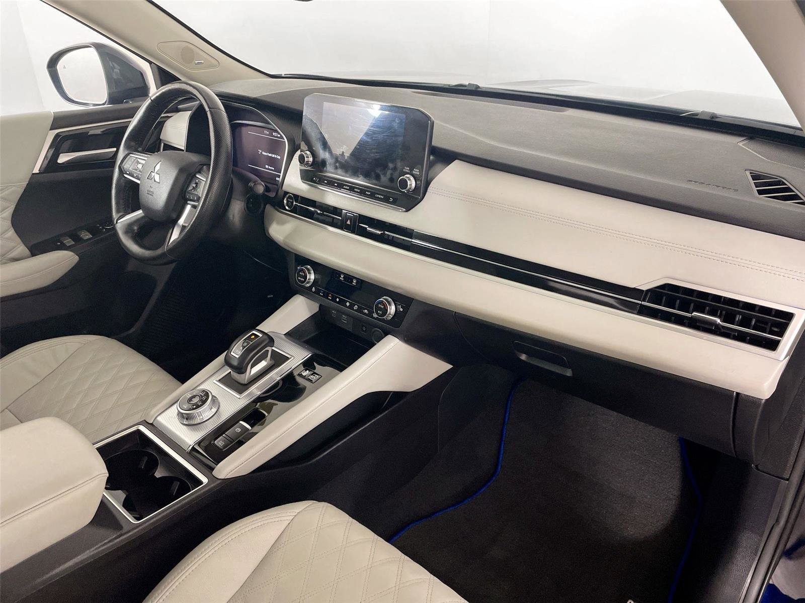 Used 2024 Mitsubishi Outlander SEL image 32