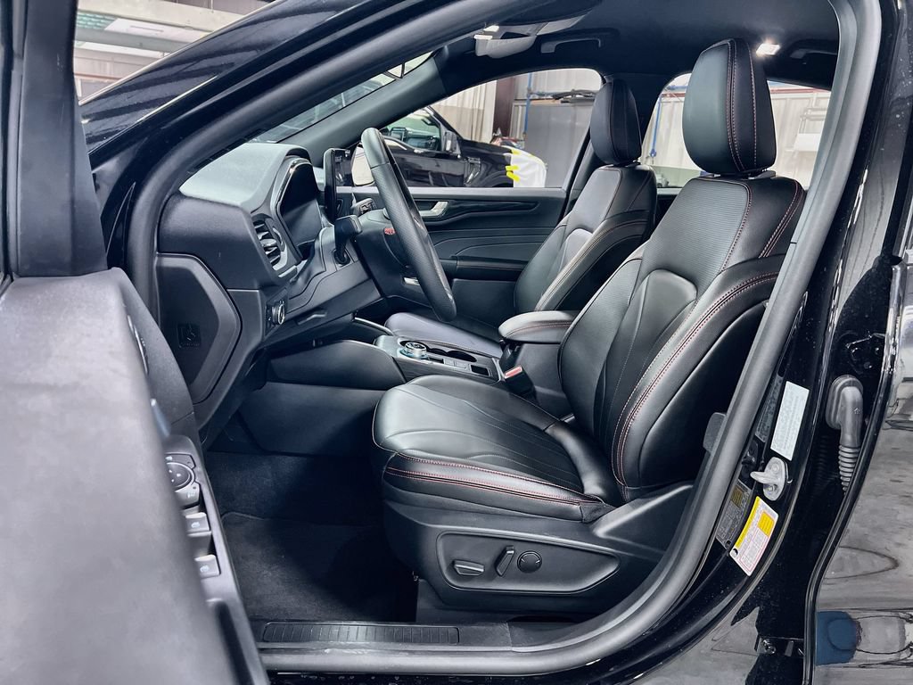 Used 2025 Ford Escape ST-Line Elite w/ Premium Technology Package AWD/4WD image 13