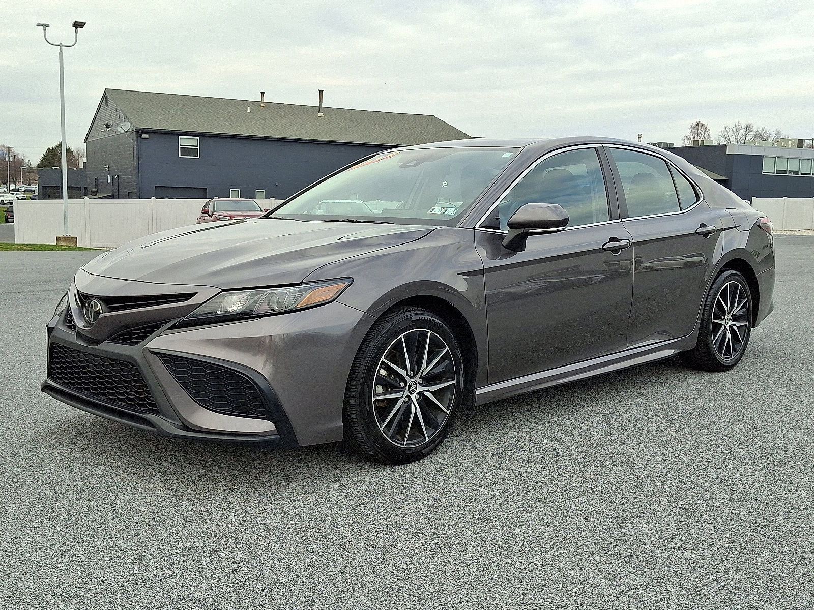 Used 2024 Toyota Camry SE FWD image 3