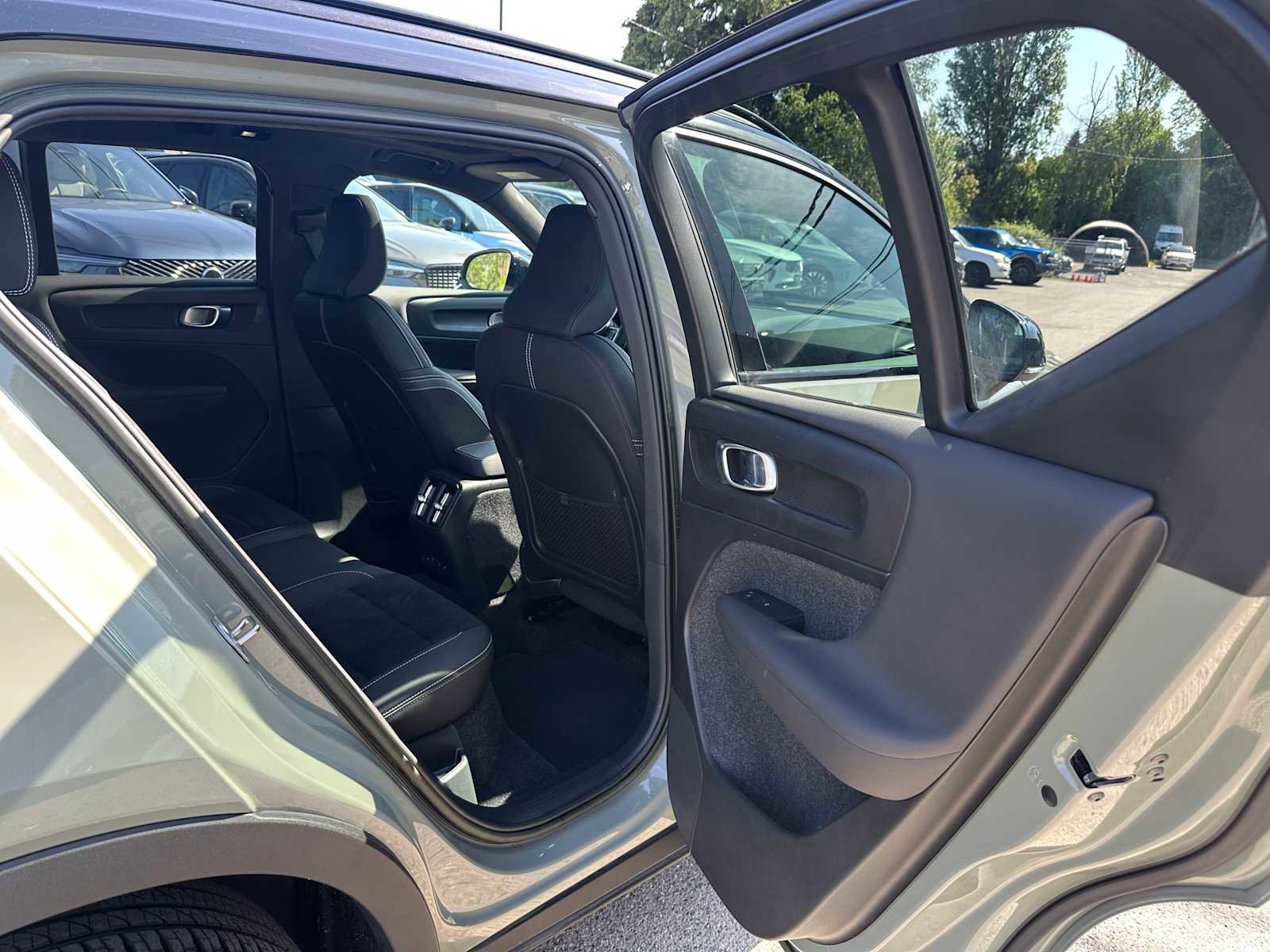 Used 2023 Volvo XC40 Recharge Ultimate AWD/4WD image 14