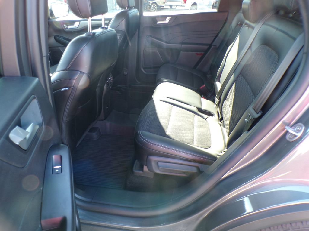 Used 2025 Ford Escape SE w/ Class II Trailer Tow Package image 22