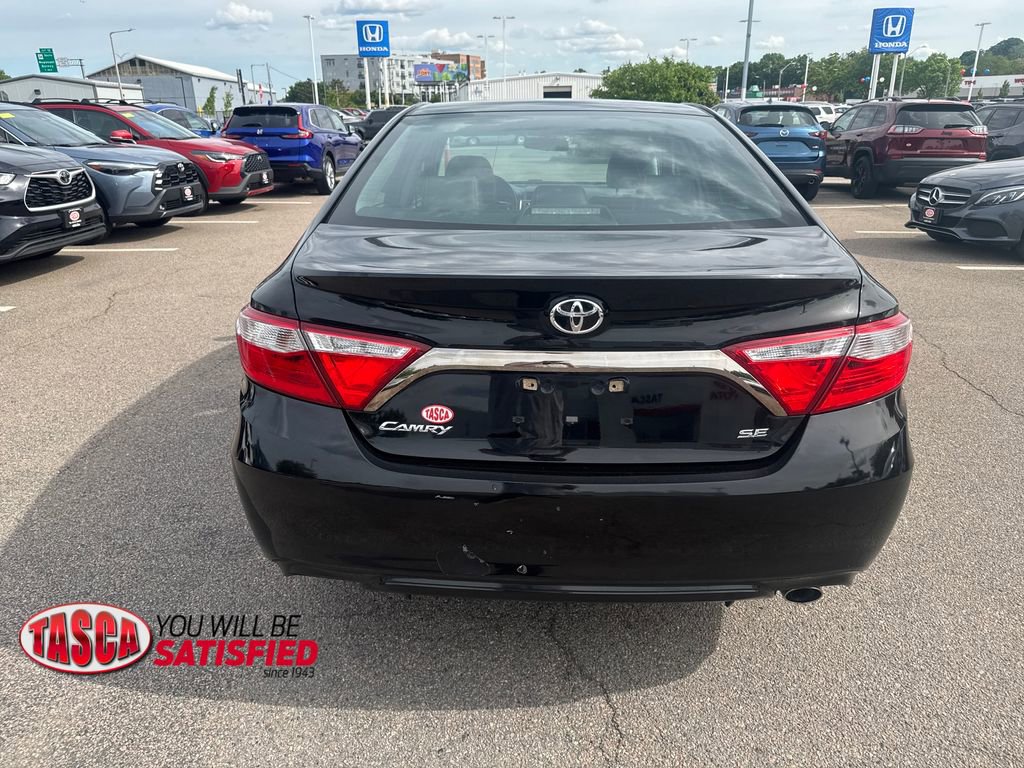 Used 2017 Toyota Camry SE w/ Moonroof Package FWD image 6