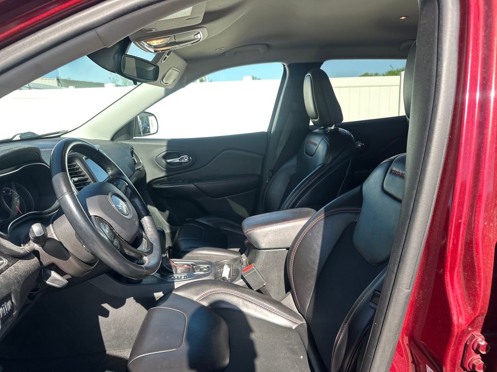 Used 2019 Jeep Cherokee Trailhawk w/ Cold Weather Group image 9