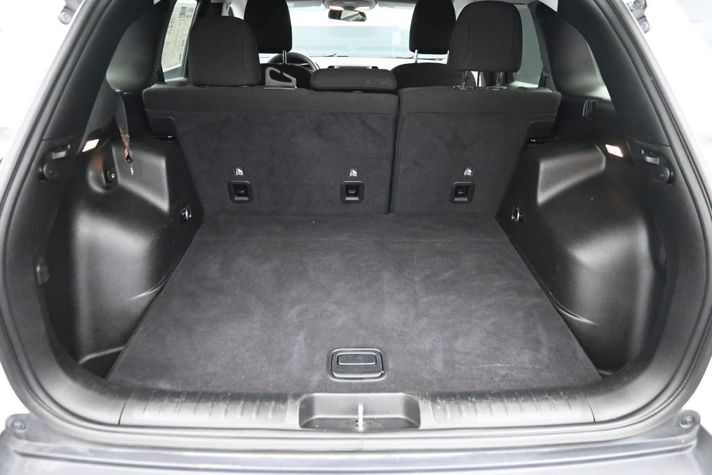 Used 2020 Jeep Cherokee Latitude FWD image 11