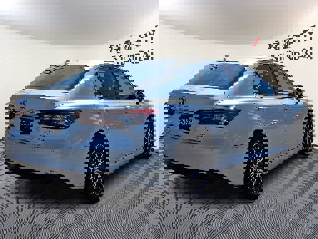 Used 2023 Toyota Camry XLE w/ Navigation Package image 4